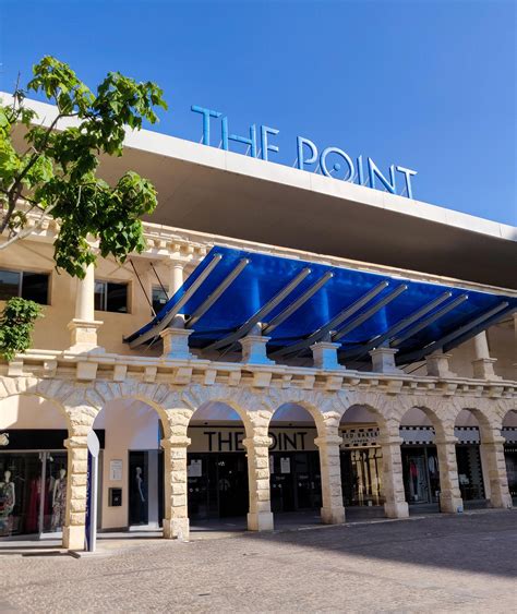 tigne point shops opening hours